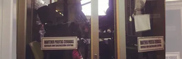 Estudiantes se toman edificio de la Universidad Austral en Valdivia como protesta contra aprobación del TPP-11