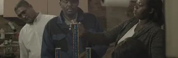 Artista investigadora sudafricana Victoria Wigzell presenta en Lota su exploración documental “Mundo de trofeos”