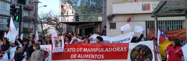 Manipuladoras de alimentos protestan por precariedad laboral en Concepción