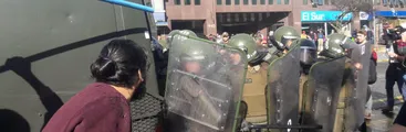 Con golpiza a manifestante entre 6 carabineros y más de 30 detenidos finalizó protesta por disminución de horas de Historia en Concepción