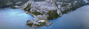 40 mil litros de petróleo son derramados en superficie marítima de Isla Guarello en Magallanes