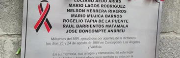 Crónica | Inauguran placa en Villa Grimaldi en homenaje a los 7 combatientes del MIR asesinados en la Operación Alfa Carbón