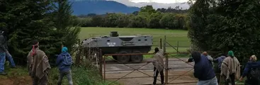 Comunidades mapuche protestan en defensa del Lago Lanalhue ante la visita del ministro Chadwick al Biobío