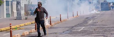Expresidenta de la Sociedad de Enfermedades Respiratorias advierte graves daños a la salud y medio ambiente de gases lacrimógenos