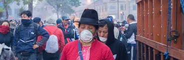 Toque de queda, militarización, cierre de medios de comunicación y anuncio de Moreno de posibilidad de revisar “paquetazo” marcan jornada en Ecuador