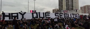 “Hay que seguir”: Multitudinaria marcha recorrió este jueves el centro de Concepción entre represión policial y barricadas