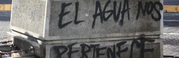 Paro de trabajadores/as de salud municipal y portuarios, y brutal represión policial marcan la jornada