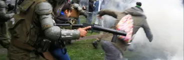 Joven despojada de su ropa en violento forcejeo con Carabineros en Concepción entrega su testimonio