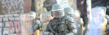Human Rights Watch: Carabineros ha cometido graves violaciones a los DDHH y hace llamado urgente a reformar la institución