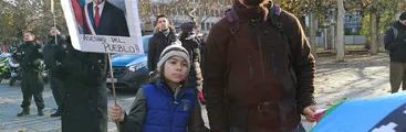 Las protestas de chilenas y chilenos también continúan en el exterior.