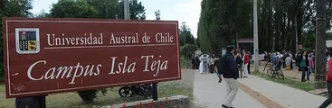Caso UACh: Sindicato de trabajadores y académicos/as de la Universidad Austral de Chile anuncian paro indefinido exigiendo renuncia de Rector Galindo