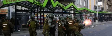 Formalización contra nuevo carabinero por torturas en Plaza Ñuñoa en octubre: arraigo nacional como cautelar