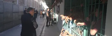 Juez informa cruda situación de internos en prisión preventiva extorsionados por extranjeros organizados en cárcel Santiago 1