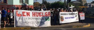 Sindicato de Colegio San Ignacio protestó en el centro de Concepción y cumplió 4 días en huelga