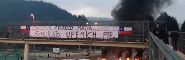 Trabajadores MAPA de Celulosa Arauco se tomaron ruta 160 presionando para hacer cuarentena efectiva en sus hogares