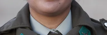 En medio de la pandemia Carabineros gastó $15 millones en aros perla para funcionarias