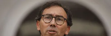 Por vulneración de derechos: Ingresan acusación constitucional contra ministro de Educación