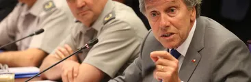 Ministro de Defensa dicta retiro de oficial que denunció corrupción en el Ejército