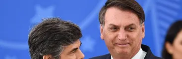 Video | Vergüenza mundial: ministro de Salud de Bolsonaro no sabe ponerse mascarilla
