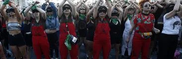 Carabineros se querella contra LasTesis por una performance