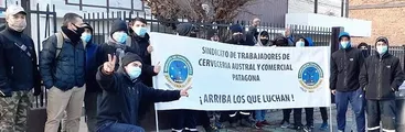 Sindicato de Cervecería Austral y Comercial Patagona aprueba huelga legal ante intransigencia de empresa liderada por familias Chadwick y Luksic