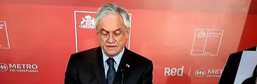 Trabajadoras/es del Metro de Santiago interrumpen actividad de Piñera en rechazo a masivos despidos
