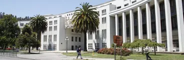 Rector de Universidad de Concepción es emplazado por familiar de joven preso, imputado por acciones de protesta