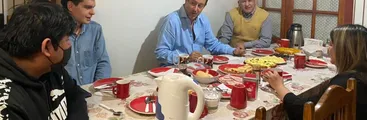 Diputado RN Cristóbal Urruticoechea realizó desayuno de campaña sin mascarillas ni distanciamiento físico