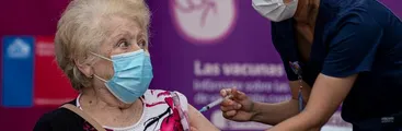 Asociacion Chilena de Inmunología exige al Gobierno entrega de datos sobre vacunación y propone administrar terceras dosis con Pfizer o AstraZeneca