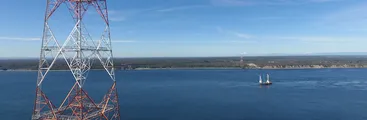 Pese a resistencia de comunidades: Empresa Transelec busca instalar línea de transmisión que uniría isla grande de Chiloé con el continente