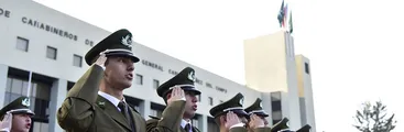 Aumento de sueldos y apoyo jurídico: Gobierno ofrece salvavidas a Carabineros ante baja de postulaciones