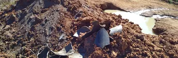 Con retroexcavadora destruyeron tubería y provocaron "vertiente de caca" hacia el río Andalién en Concepción