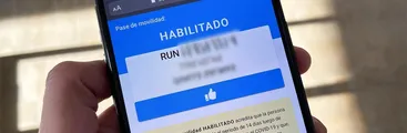 Atornillando al revés: "Pase de Movilidad" podría hacer que repunten aún más los contagios Covid-19, advierten especialistas en bloque