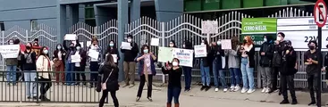 Estudiantes del Liceo Camilo Henríquez de Temuco se manifestaron contra la Corporación El Bosque tras 71 días de huelga de trabajadores/as de la educación