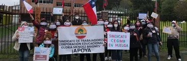 Sindicato de trabajadoras/es del Complejo Educacional Gloria Méndez Briones iniciaron huelga exigiendo mejoras laborales y transparencia