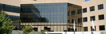 Crece el escándalo de Clínica Las Condes: Admiten que vacunaron a cuatro personas más además de Pdte. del Directorio