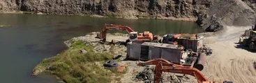 El desconocido desastre ambiental que motivó la quema masiva de camiones en Los Álamos