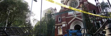 Juzgado de Garantía de Santiago suspendió proceso judicial contra cabo de la Armada acusado de quemar la iglesia San Francisco de Borja en Santiago