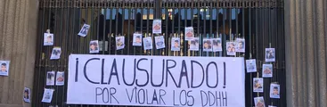 Familiares de las y los presos políticos del Estallido "clausuraron" Ministerio de Justicia exigiendo tramitación del Indulto General