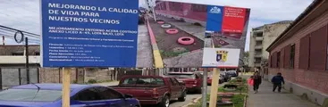 Contraloría solicita informe a municipalidad de Lota por proyecto de mejoramiento de acera viralizado en redes sociales