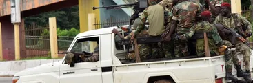 Intento de golpe de Estado en Guinea: Grupo de militares asegura haber apresado al presidente