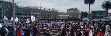 Trabajadores/as de la educación de Talcahuano marcharon contra decisión del municipio de combinar y eliminar cursos como solución a déficit económico