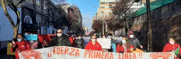 "Se les dice muchas gracias, hasta aquí llegaron": Funcionarios/as de la salud marcharon contra desvinculación de personal Covid del Hospital Regional