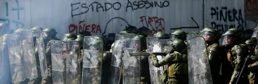 Informe de Amnistía Internacional apunta a responsabilidad penal de mandos de Carabineros en crímenes cometidos durante el Estallido Social