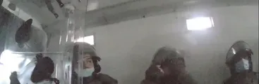 "Bien, uno menos": Revelan videos de cámaras corporales del momento en que joven fue empujado por carabinero desde Puente Pío Nono