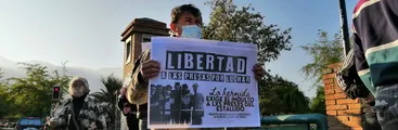 Familiares de las y los presos políticos de la Revuelta realizan emplazamiento luego que Senado aplazara nuevamente discusión sobre el Indulto General