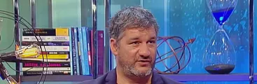 Víctor Herrero, coautor de libro La Revuelta: "La noche del 24 de octubre los manifestantes estuvieron a 30 minutos de tomarse La Moneda"
