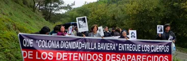 Familiares de Detenidos Desaparecidos y Ejecutados del Maule se manifiestan contra designación de Hernán Larraín como experto en proceso constituyente