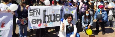 Trabajadoras/es en huelga de escuela Sagrada Familia de Nazareth exigen bonificaciones para asistentes y equipo de integración de educación
