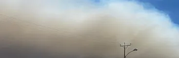 Humo de incendios forestales en Los Sauces y Quillón afecta comunas en Araucanía, Biobío, Ñuble y Maule